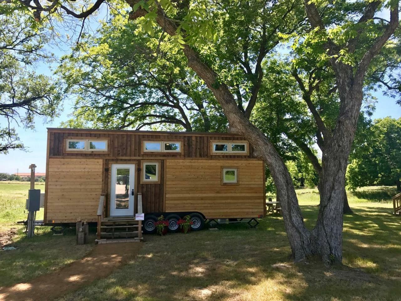 Montana Escape Elegant Tiny House In Waco Near Magnolia Villa Екстериор снимка