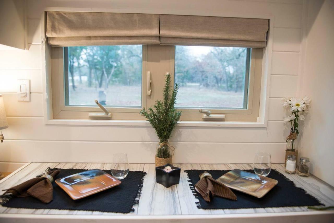 Montana Escape Elegant Tiny House In Waco Near Magnolia Villa Екстериор снимка