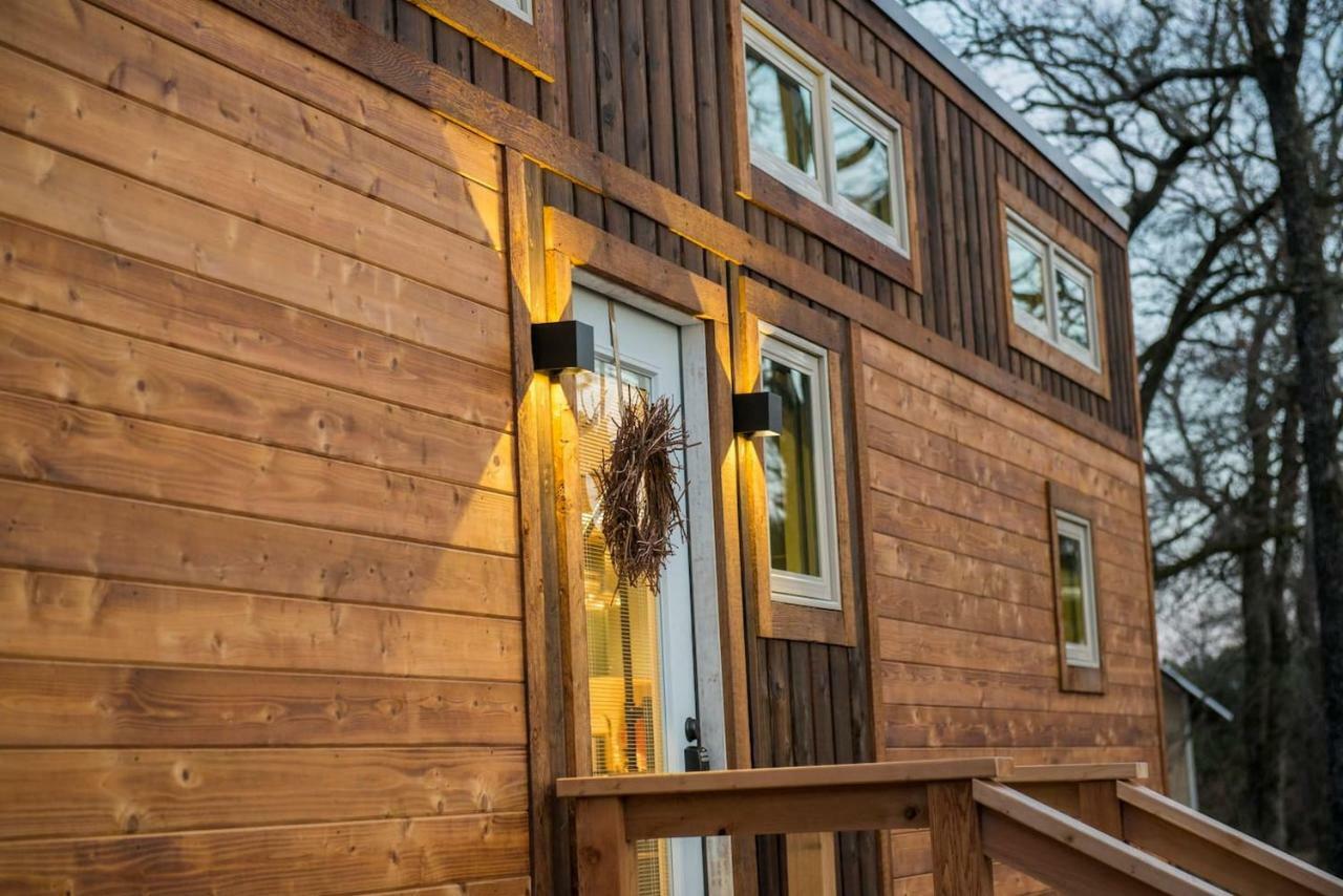 Montana Escape Elegant Tiny House In Waco Near Magnolia Villa Екстериор снимка