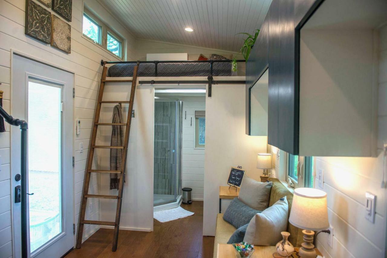 Montana Escape Elegant Tiny House In Waco Near Magnolia Villa Екстериор снимка